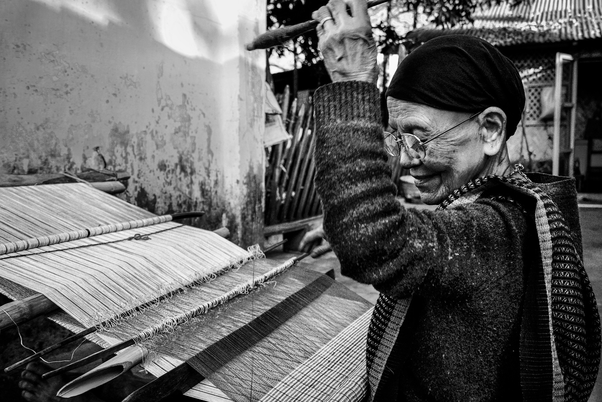 Master Weaver Sarat Mala Chakma, Rangamati Bangladesh